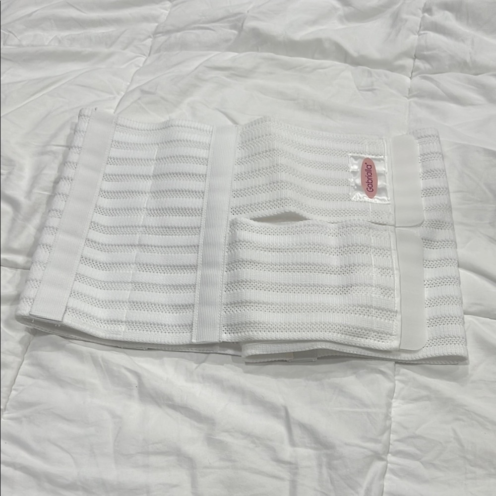 chic White Postpartum Support Belt